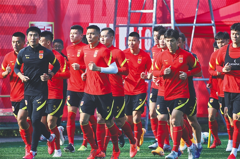 西甲球员身价变更：亚马尔、姆巴佩2亿欧并列第一，7人身价上亿（西甲球员身价更新：姆巴佩与亚马尔以2亿欧并列榜首，7人身价破亿）