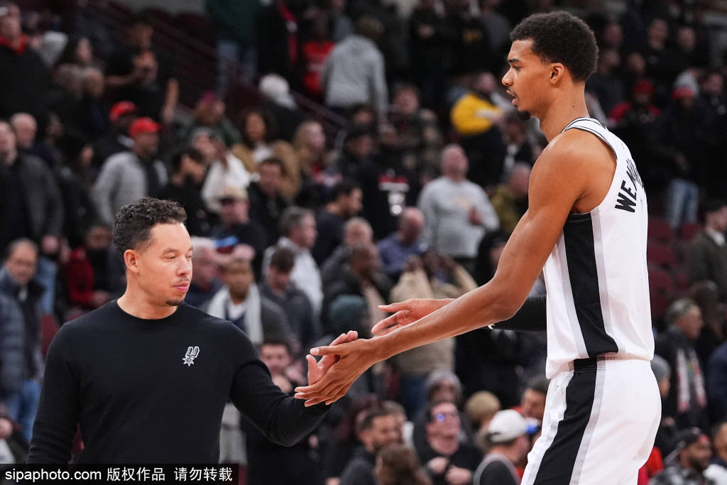 意媒：因西涅优先考虑加盟拉齐奥，他正等待俱乐部的明确信号（意媒：因西涅首选加盟拉齐奥，正等待俱乐部明确表态）