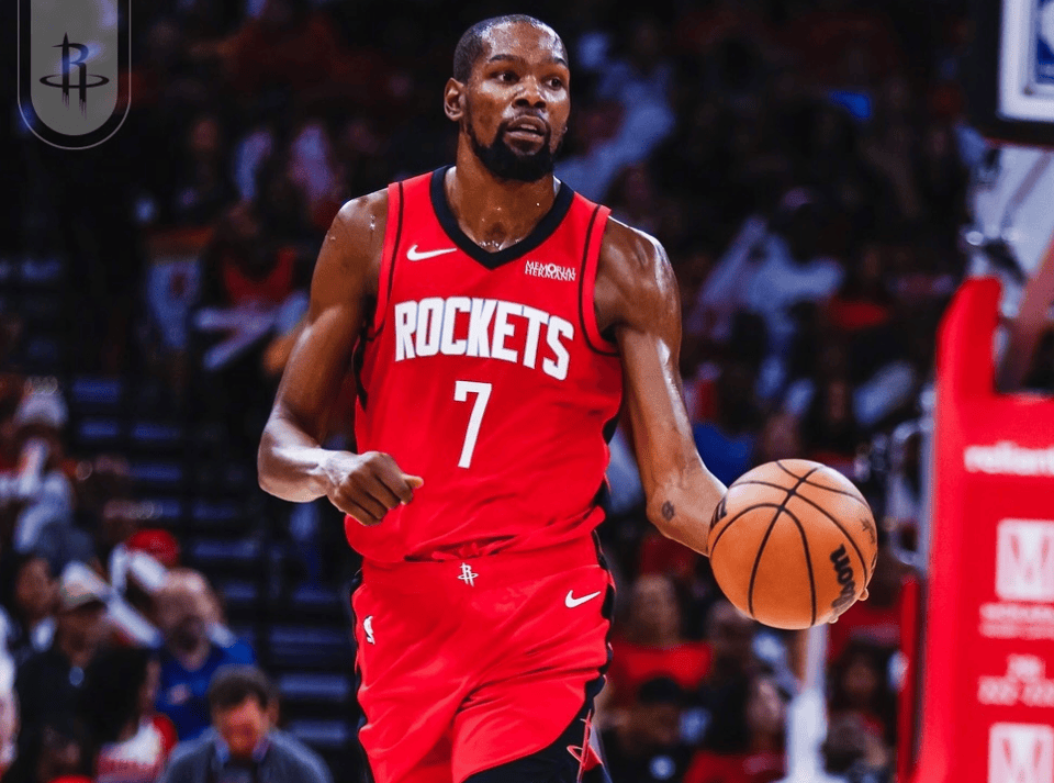 周末足坛激烈对决，拜仁、曼城、巴萨、AC米兰分别取得胜利，上演精彩绝杀。（周末豪门齐报捷！拜仁、曼城、巴萨、AC米兰相继取胜，上演压哨绝杀）