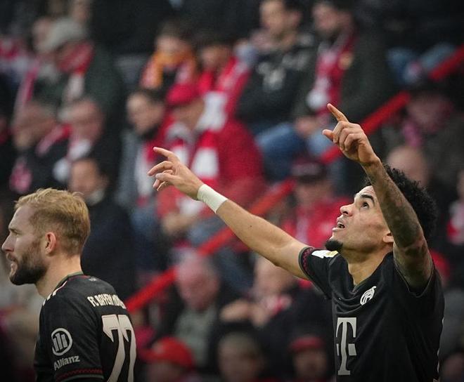 本赛季俱乐部双人组进球榜：凯恩+迪亚斯37球高居第一（凯恩携迪亚斯合轰37球，领跑本赛季俱乐部双人进球榜）