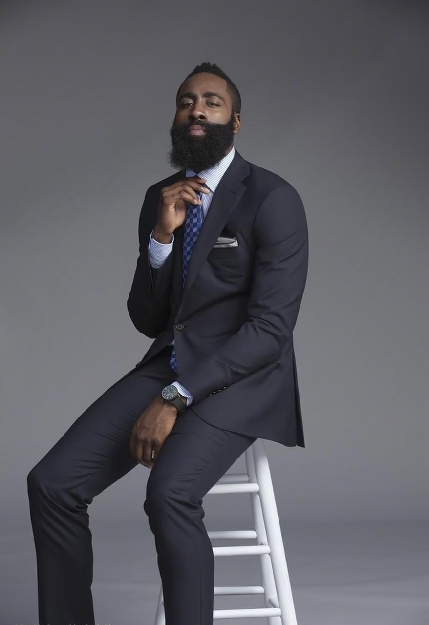 欧文突破防守助攻制胜（欧文强突破防线妙传制胜）