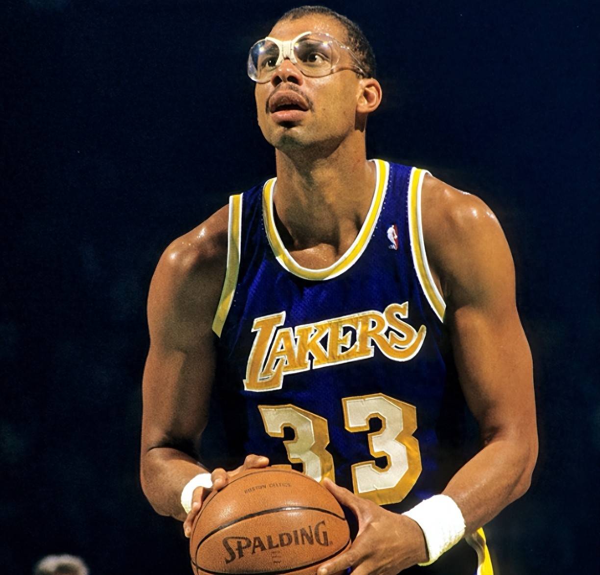 世体：梅西在进入诺坎普前没联系巴萨的任何人请求许可（世体：梅西在入诺坎普前未向巴萨任何人请示）