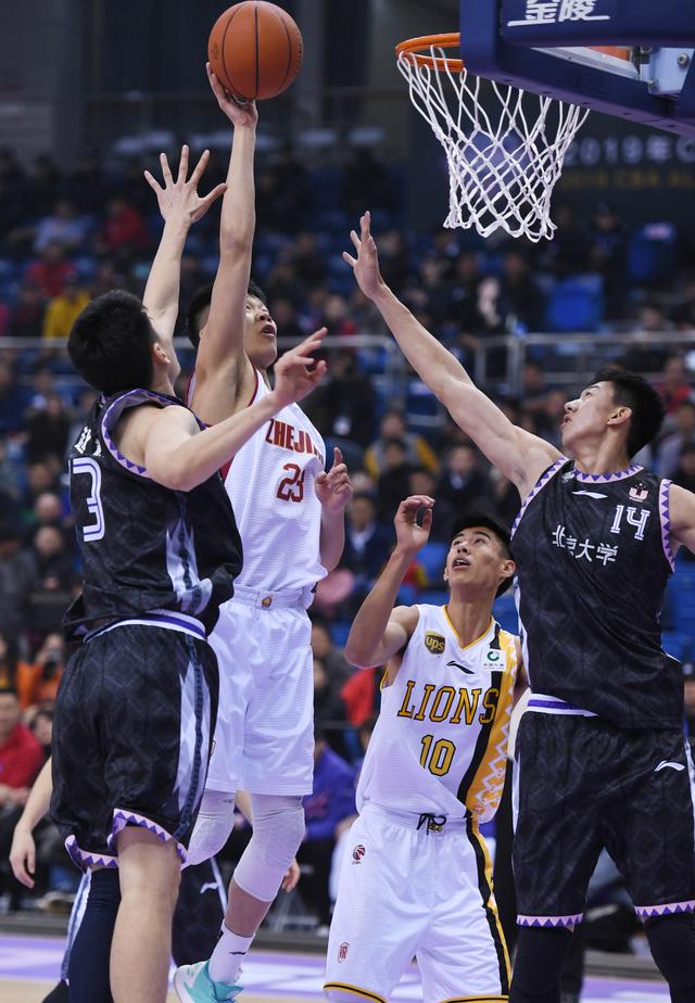 NBA战报：布朗42分，凯尔特人123-117击败尼克斯（布朗轰42分，凯尔特人123-117力克尼克斯）