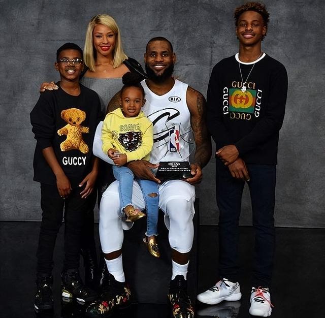 全市场：米兰正在寻找中锋，有意菲尔克鲁格和瑟洛特（全市场：米兰寻觅中锋，菲尔克鲁格、瑟洛特成候选）