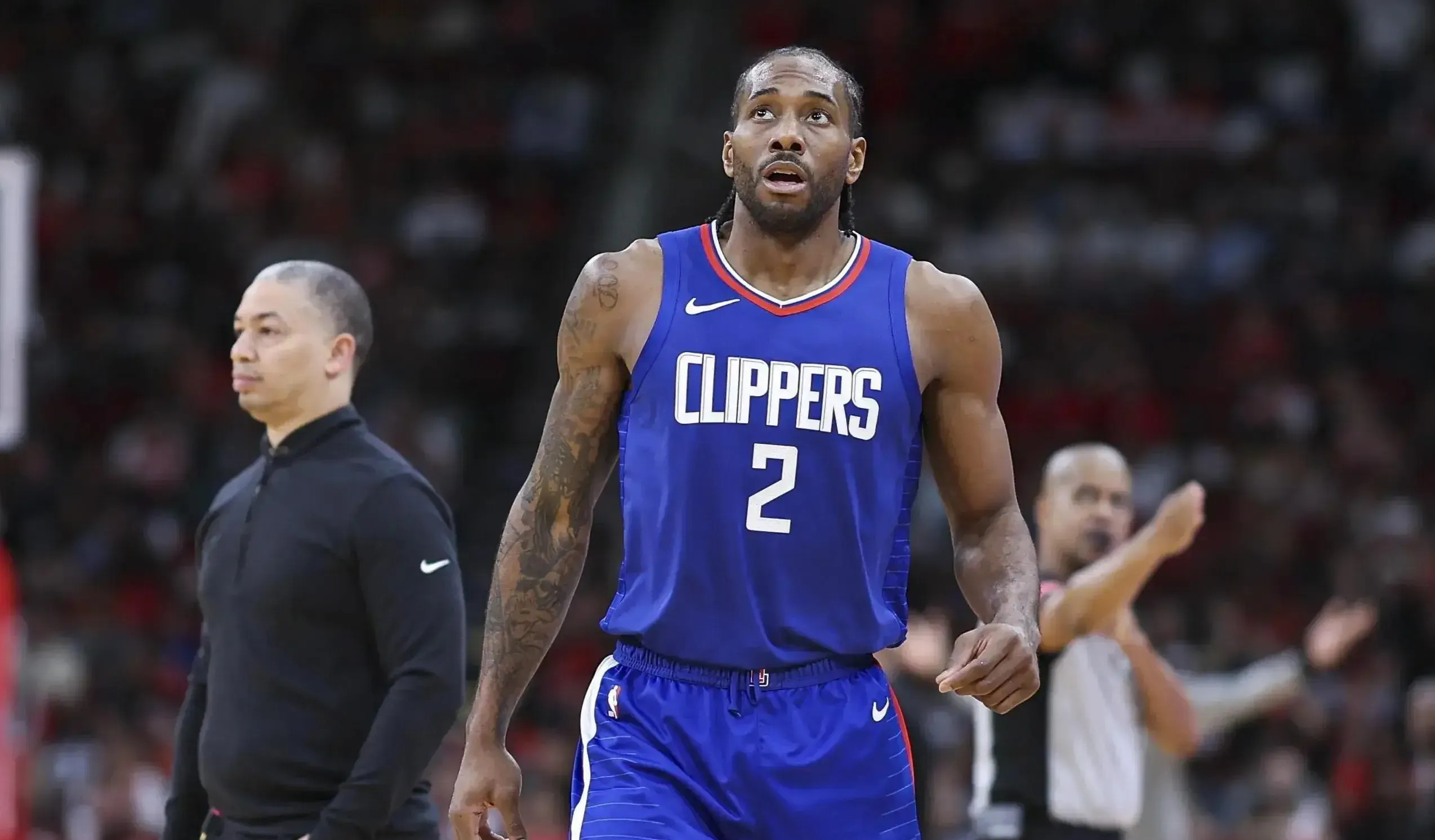 英超战报：B费2射1传，姆伯莫破门，曼联4-1狼队（英超快讯：B费梅开二度送助攻，姆伯莫破门，曼联4比1击退狼队）