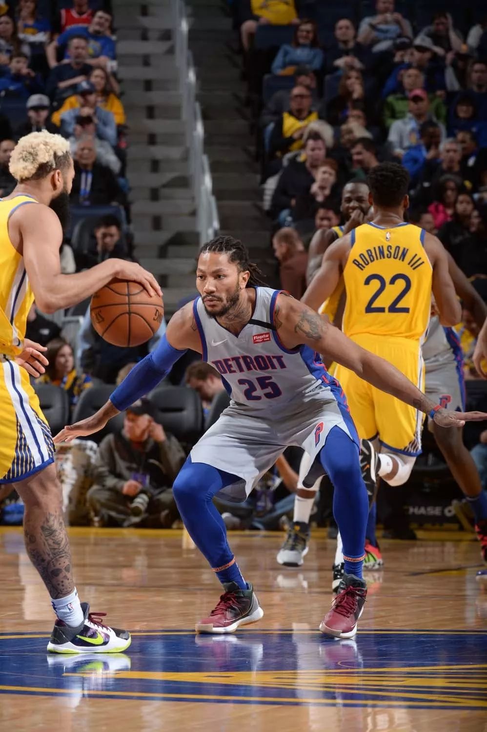 VP老板：踢掉电子哥和Jame都是选手和教练共同要求的（VP老板称电子哥与Jame被移出阵容，系队员与教练一致要求）