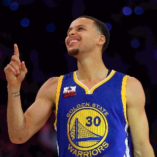 泰州队“苏超”冠军奖杯开启全市巡展，第一站在海陵老街（泰州队“苏超”冠军杯全市巡展启动，首站海陵老街）